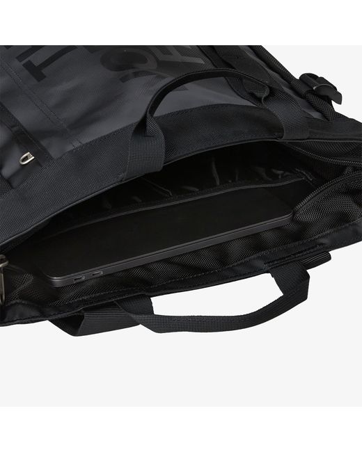 Borsa Base Camp Tote Pack Tnf/ Tnf di The North Face in Black