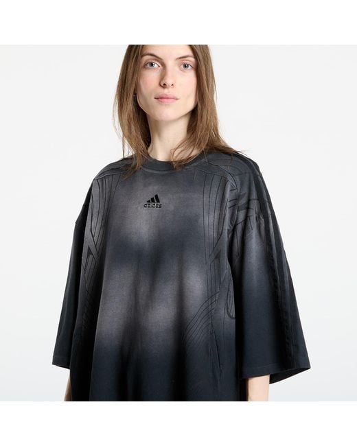 Maglietta Adidas Adilenium Season 4 Teamgeist Oversized Washed T-Shirt/ Six di Adidas Originals in Blue