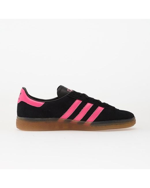 Sneakers Adidas Muenchen W Core/ Lucid/ Gum5 Eur di Adidas Originals in Red