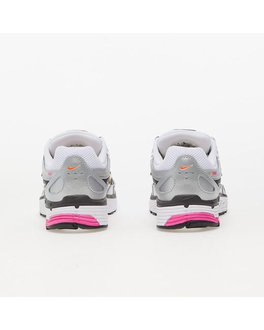W p-6000 white/ laser fuchsia-mtlc platinum di Nike