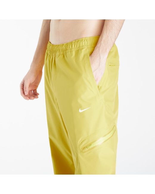 X nocta x l'art de l'automobile tech pants vivid sulfur/ sail di Nike in Yellow da Uomo