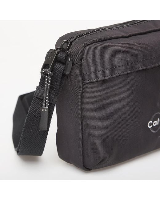 Borsa Bold Camera Bag di Calvin Klein in Black