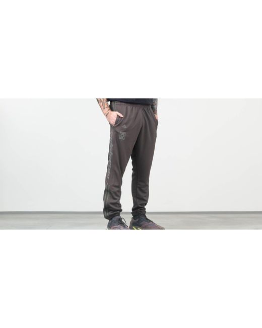 Herren Adidas Calabasas Track Pants Umber Core in grau Herren Adidas Calabasas Track Pants Umber Core in grau