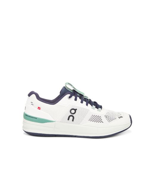 On Shoes White The Roger Pro Sneaker for men