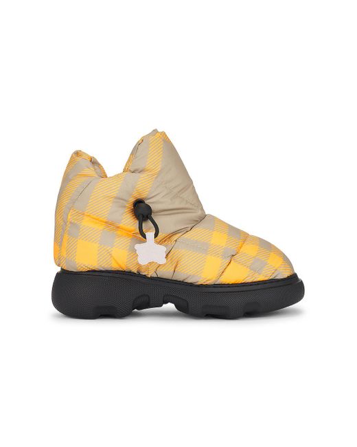 Burberry Chucky Boot in Yellow | Lyst