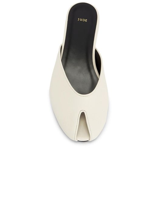 Jude White Date Flat
