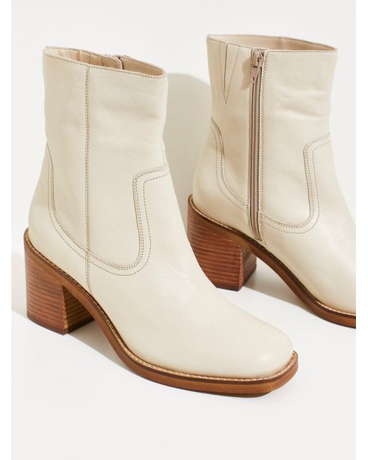 Free People Bottines À Bout Carré Stormy in Natural | Lyst