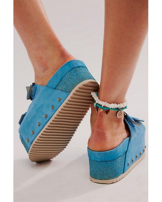 INTENTIONALLY ______ Blue Rule Breaker Monochrome Flatform Sandals