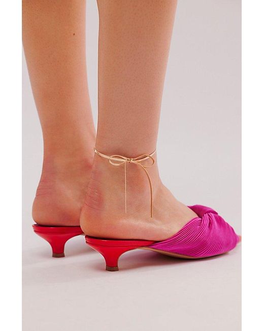 INTENTIONALLY ______ Red She'S A 10 Knotted Heels
