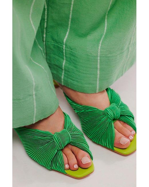 INTENTIONALLY ______ Green She'S A 10 Knotted Heels