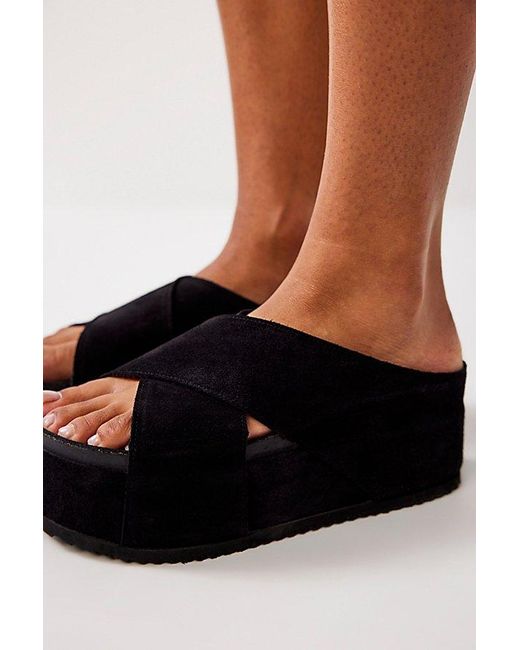 INTENTIONALLY ______ Black Limelight Flatform Sandals