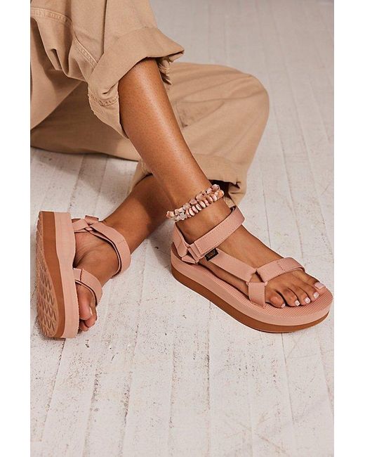 Teva Brown Woman Sandals W Flatform Universal 1008844/msln Size 36 Pink