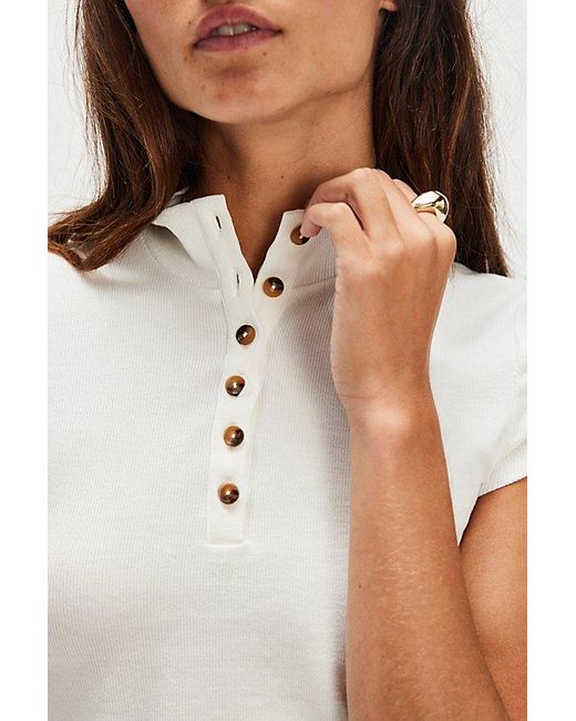 geel White Jasper Tee