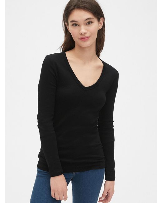 gap v neck tee