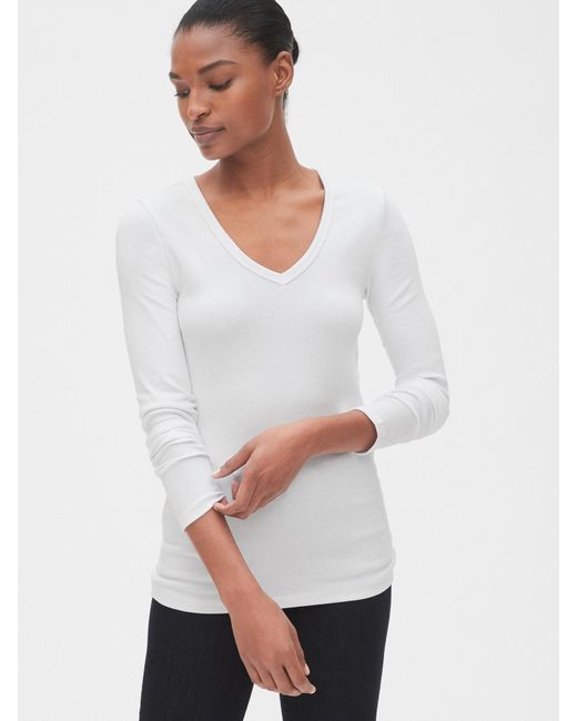 gap v neck tee