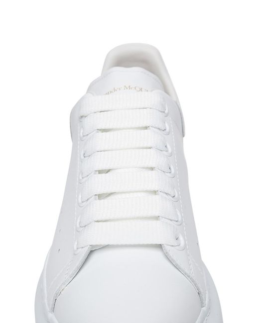 Sneaker big sole in pelle bianca di Alexander McQueen in White