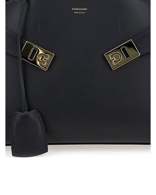 Borsa A Mano 'Hug' Con Logo E Fibbie Gancini di Ferragamo in Black