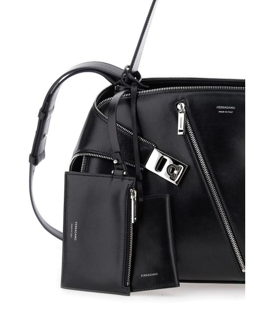Borsa A Spalla 'Hug' Con Zip Multiple E Tracolla Regolabile di Ferragamo in Black
