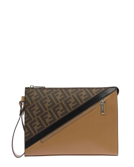Clucth piatta con inserto diagonale in pelle uomo di Fendi in Gray da Uomo
