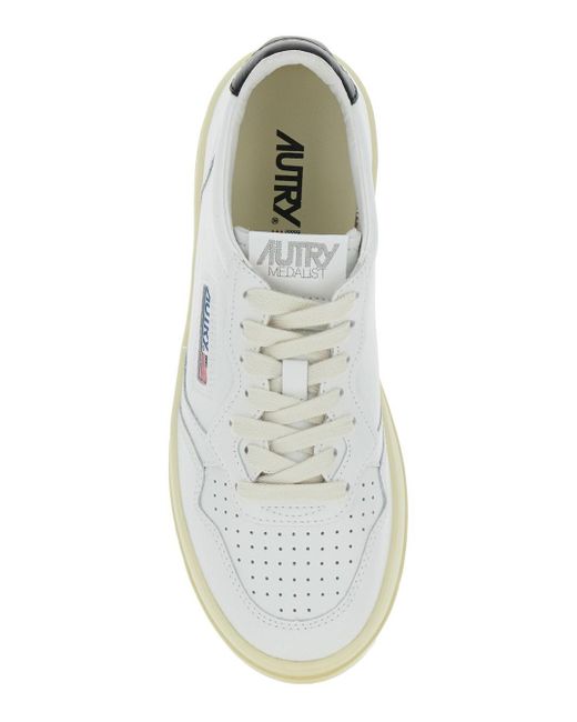 Sneaker Basse Con Platform Oversize di Autry in White