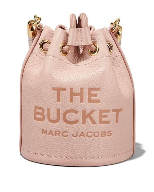 Borsa mini 'the leather bucket' con coulisse e logo sul fronte in pelle martellata donna di Marc Jacobs in Pink