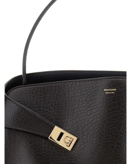 Borsa A Spalla 'Hug' Con Logo Stampato Sul Fronte di Ferragamo in Black