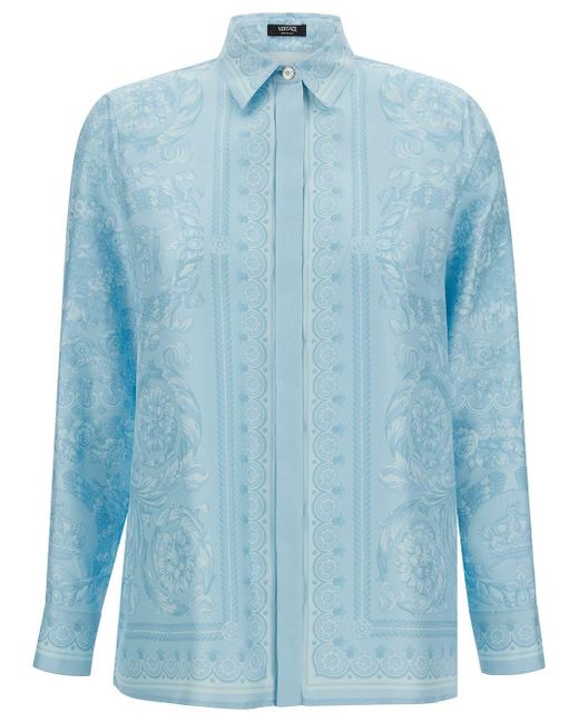 Camicia con stampa barocco tono su tono in seta azzurro di Versace in Blue