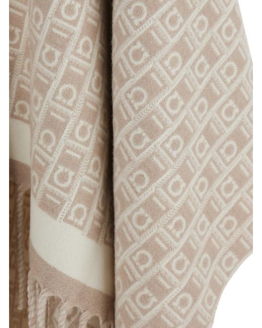 Cappa Girocollo Con Orlo Sfrangiato E Ricamo Gancini All-Ove di Ferragamo in Natural