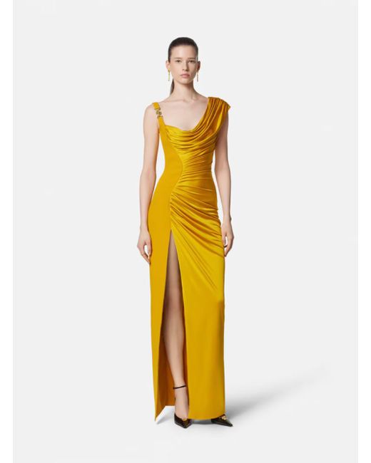 Abito Lungo Smanicato Con Placca Medusa Sulla Spallina E Drapp di Versace in Yellow