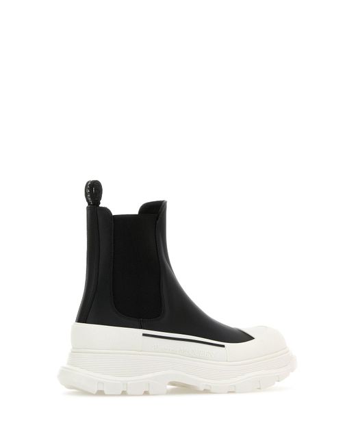 Stivaletti Tread Slick in nappa nera di Alexander McQueen in Black