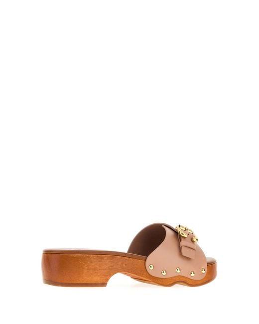 Zoccoli Jeanette in pelle rosa cipria di Chloé in Brown
