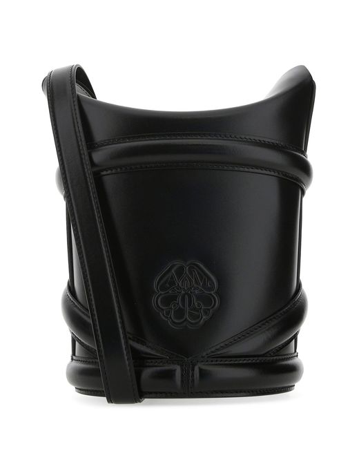 Borsa a secchiello The Curve in pelle nera di McQueen in Black