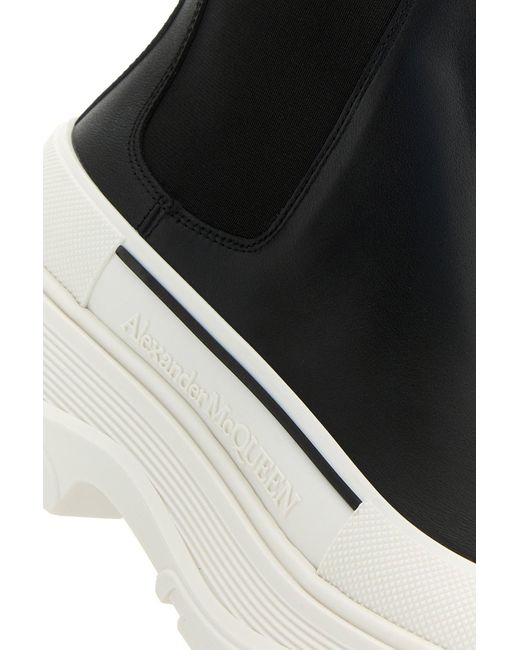 Stivaletti Tread Slick in nappa nera di Alexander McQueen in Black