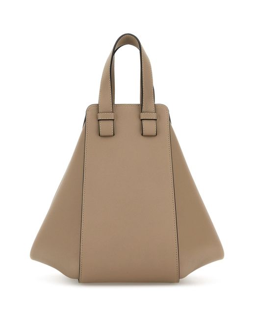 Borsa a mano Hammock piccola in pelle sabbia di Loewe in Natural