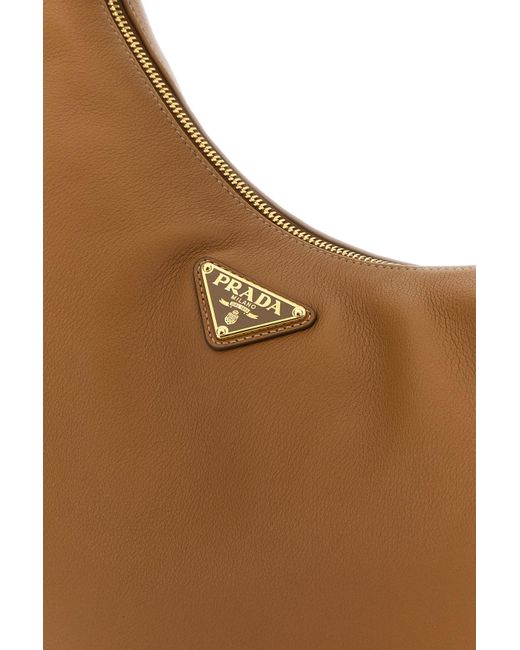 Borsa a mano Arquè grande in pelle caramello di Prada in Brown