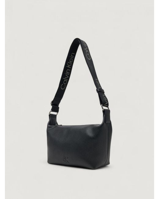 Borsa A Tracolla Ultralight di Calvin Klein in Black