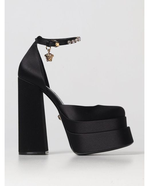 medusa aevitas platform pumps white