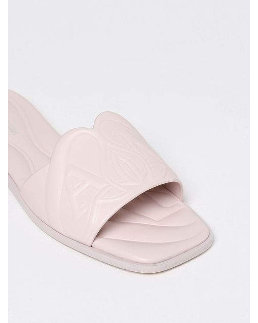 Sandales plates Alexander McQueen en coloris Pink
