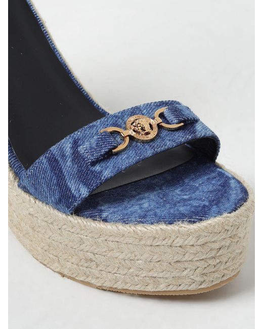 Sandalo in denim e rafia di Versace in Blue