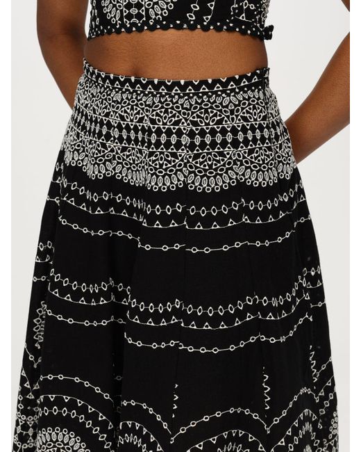 Gonna di Charo Ruiz in Black