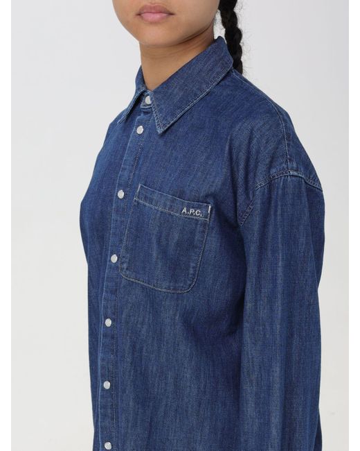 Camicia di jeans con logo ricamato di A.P.C. in Blue
