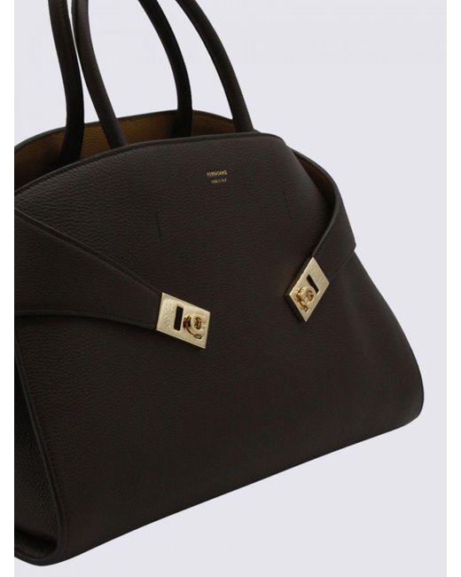 Borsa Hug Medium di Ferragamo in Black