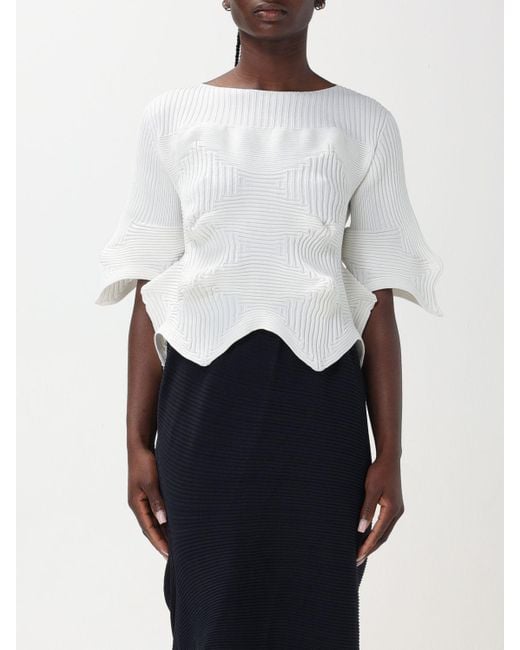 Top e bluse di Issey Miyake in White