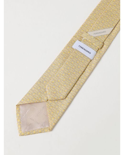 Cravatta Totem in seta stampata di Ferragamo in Natural da Uomo