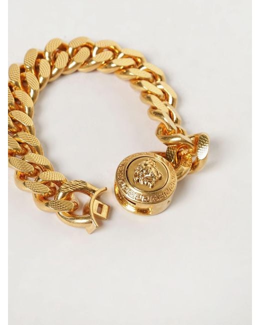 Pulsera De Metal Dorado Con Detalle Medusa En Relieve Versace de hombre de color Metallic