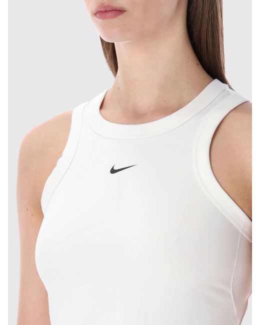 Top Deportivo One Fitted De Tejido Técnico Elástico Nike de color Pink