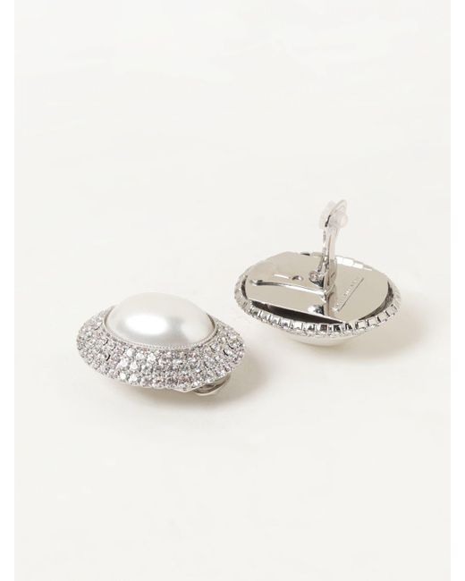 Orecchini in ottone con perle sintetiche cabochon di Alessandra Rich in White
