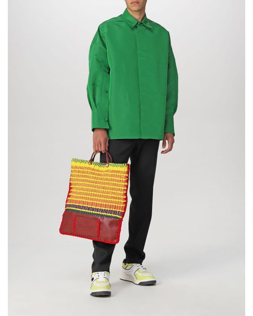 BOLSO BANDOLERA LOCÒ DE PIEL DE BECERRO Hombre | Valentino Online Boutique