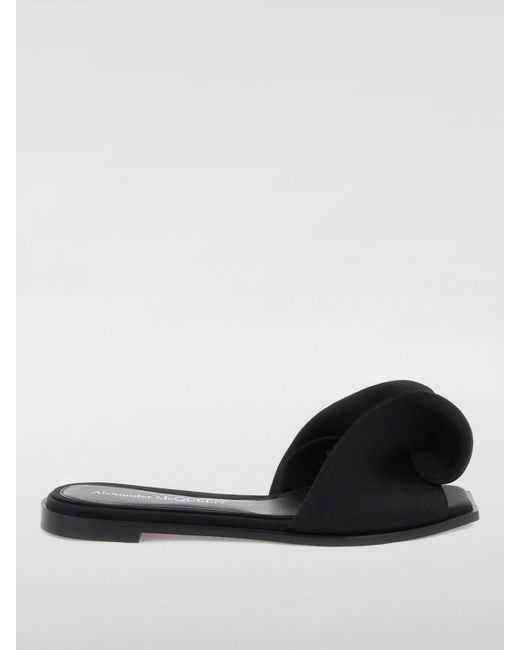 Sandalias planas con detalle asimétrico Alexander McQueen de color Black