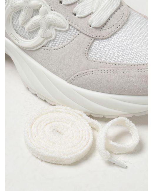 Sneakers in pelle scamosciata e mesh di Pinko in White